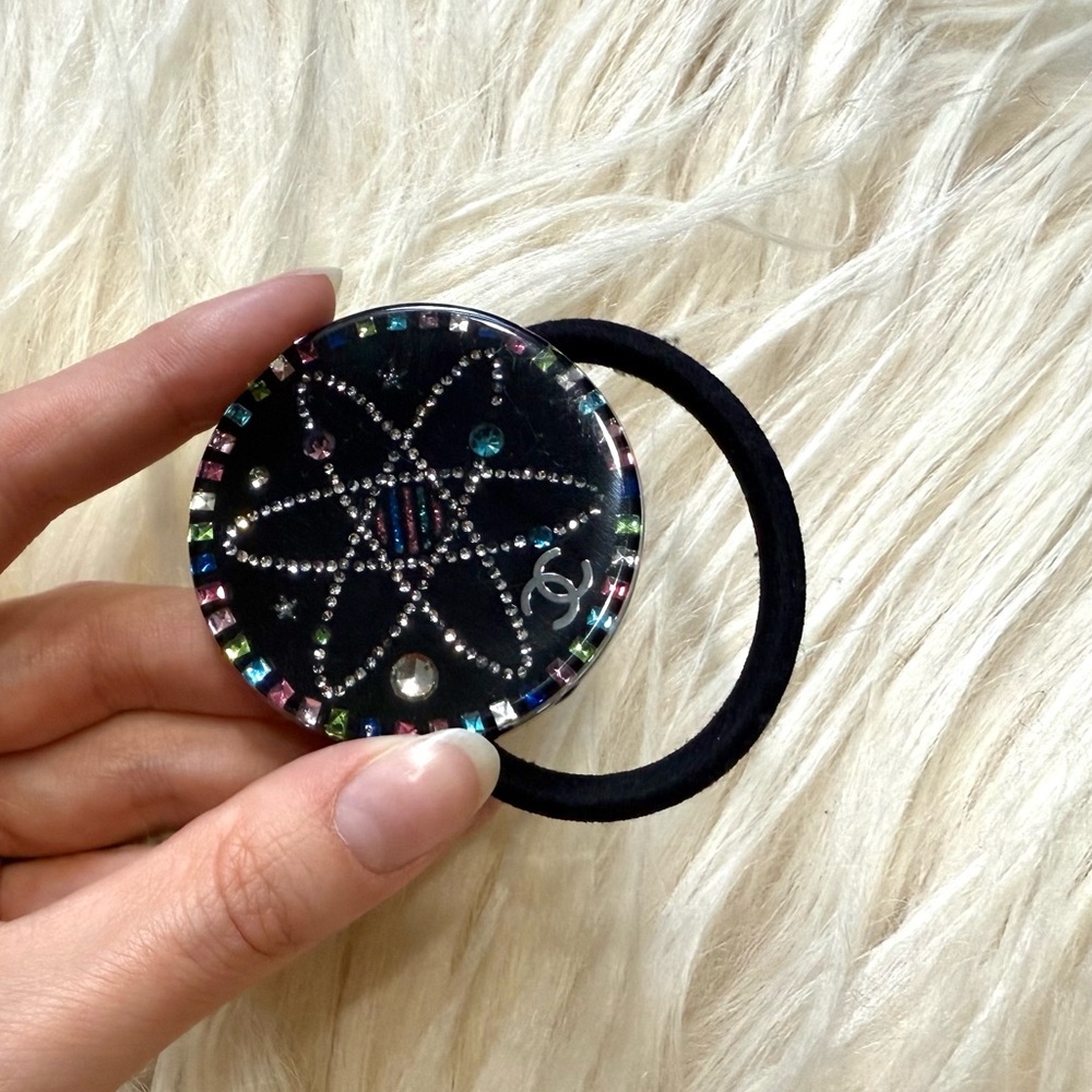 Chanel Vintage Resin Hair Tie - Picture 3 of 5